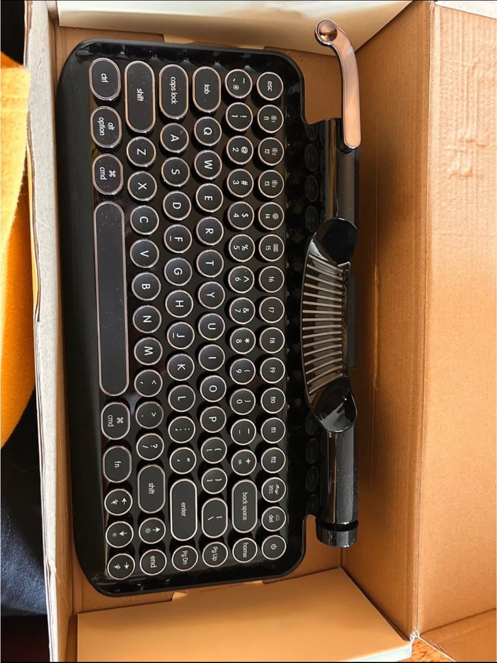 Knowkey Retro Round-Key USB Keyboard in Glossy Black